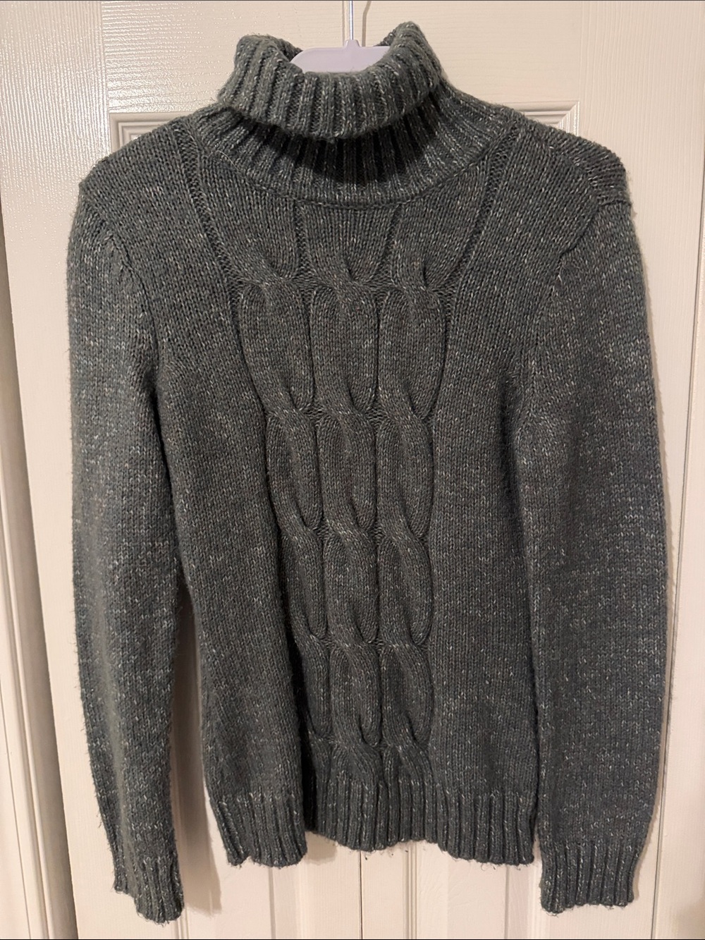 Women’s Gray Cable-Knit Turtleneck Sweater